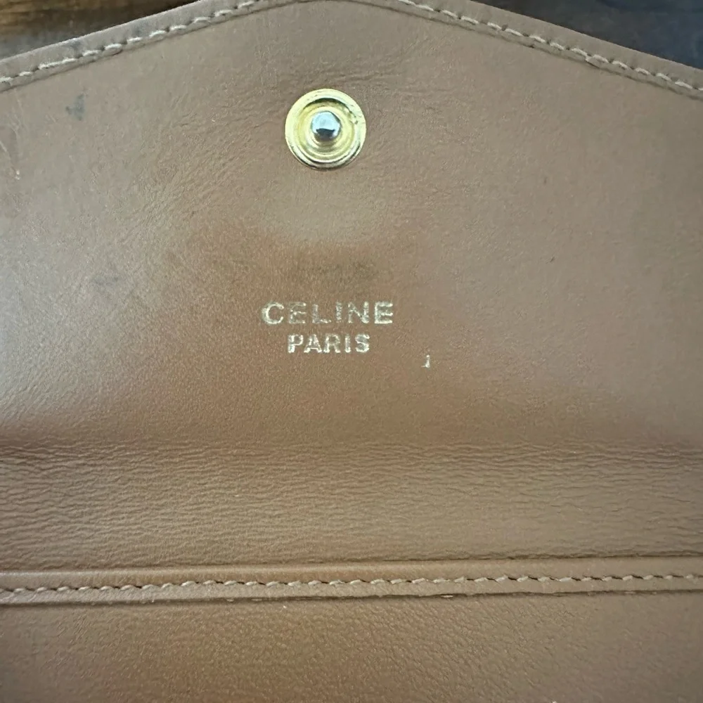 Vintage Celine Tan Leather Wallet with Gold Clasp - preloved - Picture 2 of 7